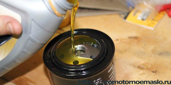 Почему нельзя заливать масло в фильтр при замене масла