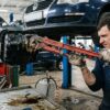 Почему нельзя менять масло через сливной болт с помощью обычного кранового ключа (и чем заменить)